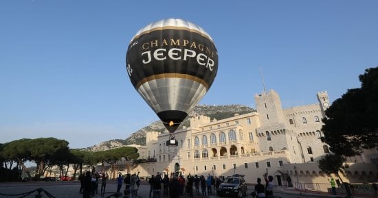 إطلاق منطاد هواء جديد من نوعه أمام قصر Prince of Monaco فى موناكو