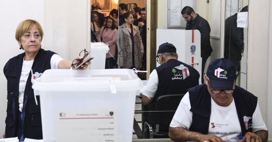 صور.. اللبنانيون بفرنسا يدلون بأصواتهم فى الانتخابات التشريعية
