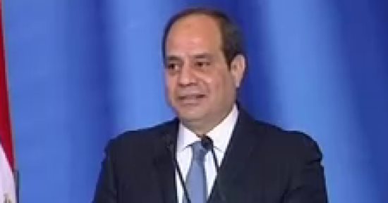 سفير مصر بفرنسا ينقل تهنئة الرئيس للجالية بمناسبة حلول شهر رمضان