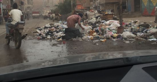 قارئ يشكو من تراكم القمامة فى عزبة واصف بالمريوطية