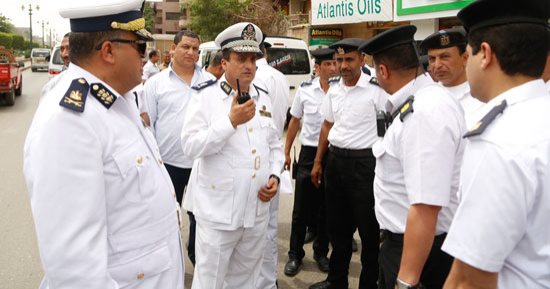 صور.. الداخلية تشن حملة لإزالة إشغالات الباعة الجائلين بمنطقة الأهرامات