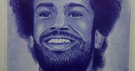 قارئ يشارك برسوماته الفنية باستخدام الرصاص والفحم: نفسى أشارك بالمعارض