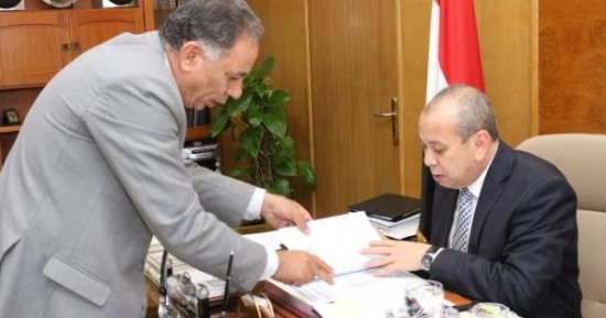 محافظ دمياط يتابع استعدادات مديرية التعليم لامتحانات الثانوية والدبلومات