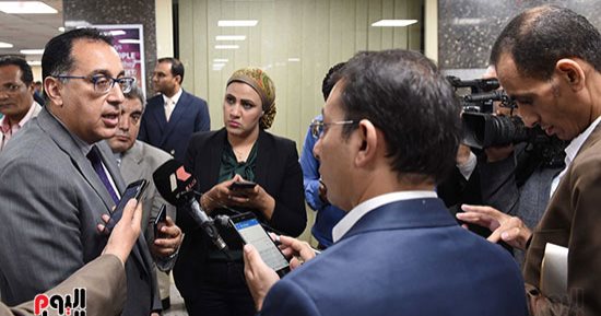 وزير الإسكان: اتخاذ إجراءات ضد المخالفين بتحويل جراجات بالتجمع لوحدات سكنية  - صور