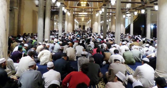 صور.. الآلاف يحضرون مجلسا للحديث النبوى بالجامع الأزهر بليلة النصف من شعبان