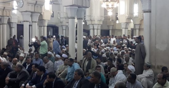 صور.. آلاف الصوفيين يحتفلون بالليلة الختامية لمولد سيدى عبد الرحيم القنائى