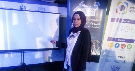 فتاة أسوانية تدعم السياحة بمنصة إلكترونية ذكية