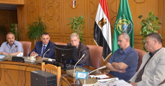 رئيس الوزراء يتابع مع محافظ الإسماعيلية استعدادات مواجهة سوء الطقس