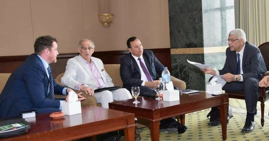 رئيس جامعة المنوفية يبحث سبل التعاون مع جامعة ديربى البريطانية