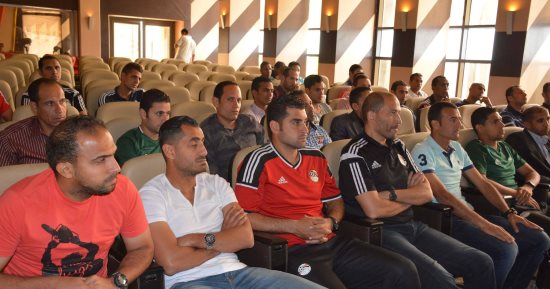 صور.. لجنة الحكام تجتمع بالجدد لتصحيح الأخطاء