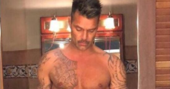 بعد تمرينات مكثفة.. ريكى مارتن يستعرض الـ six pack على "انستجرام" 