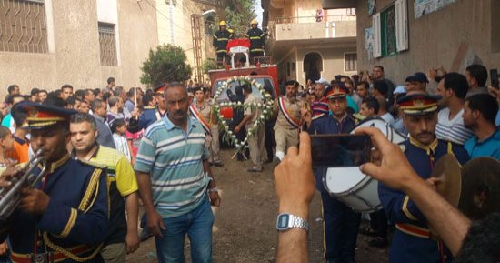 صور.. جنازة عسكرية لأمين شرطة استشهد برصاص تاجر مخدرات بالغربية