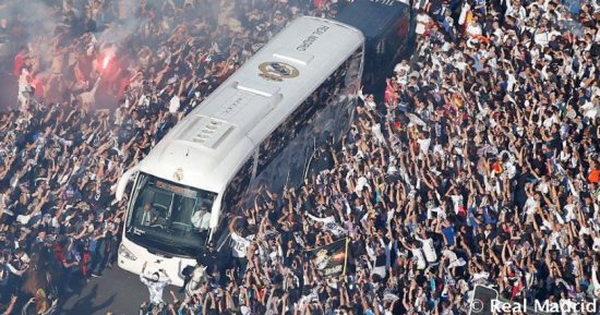 فيديو.. استقبال أسطورى من الجماهير لنجوم ريال مدريد قبل قمة بايرن ميونخ