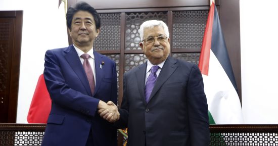 رئيس الوزراء اليابانى: ندعم حل الدولتين عبر الاتفاق بين فلسطين وإسرائيل