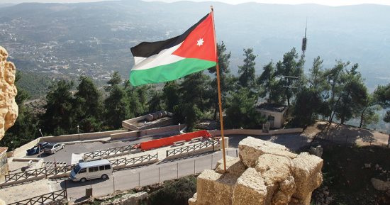الأردن يعيد غلق المدارس والمساجد والمطاعم والمقاهى أسبوعين بسبب كورونا