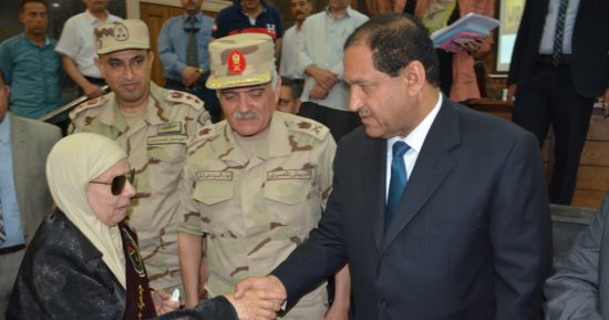 صور .. محافظ الغربية يكرم أسر الشهداء والمصابين خلال احتفالية يوم الشهيد 