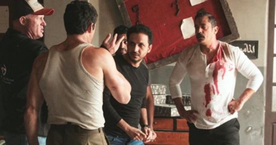بيتر ميمى ينشر صورة من كواليس تصوير فيلم "حرب كرموز"