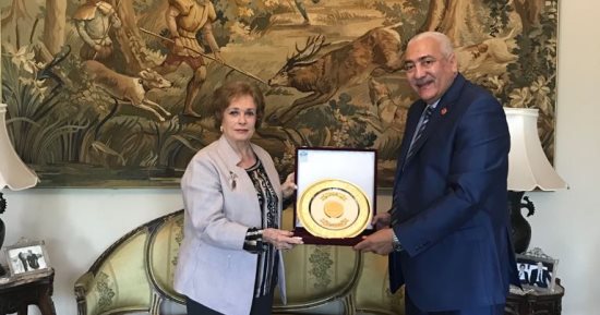 جامعة مدينة السادات تكرم السيدة جيهان السادات