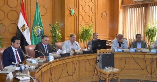 محافظ الإسماعيلية: توفير الإنترنت بالمدارس الثانوية قبل بدء العام الدراسى