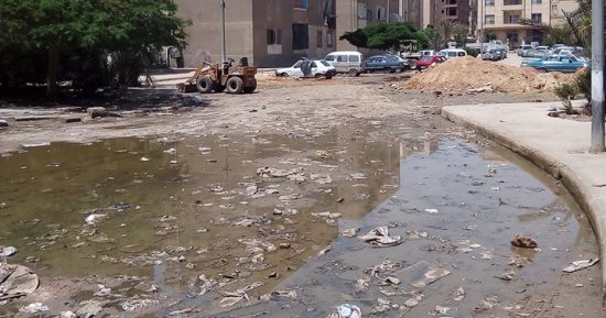 مياه الصرف تغرق منطقة الشهداء بالإسماعيلية.. والأهالى يستغيثون