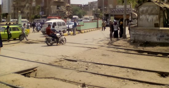 محافظة الإسكندرية : وفاة مواطنيين خلال محاولة توك توك عبور مزلقان قطار  