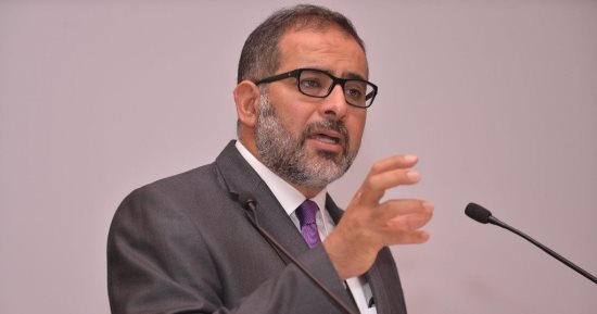 صحيفة: مشاورات لتكليف عارف النايض بتشكيل حكومة بعد دخول الجيش الليبى لطرابلس
