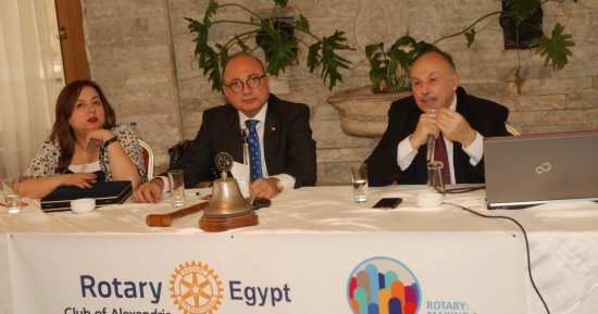 نائب وزير التعليم العالى يلقى محاضرة عن دور البحث العلمى فى خدمة المجتمع