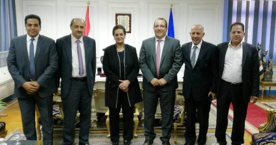 محافظ البحيرة تستقبل وفد مشروعات الخدمة الوطنية لمناقشة المشروعات التنموية