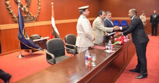 صور.. الداخلية تكرم عددا من ضباط وأفراد أمن سوهاج المتميزين فى العمل