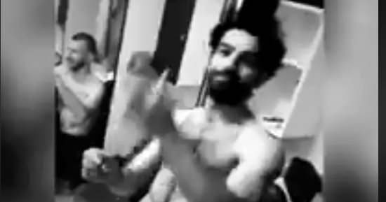 شاهد.. محمد صلاح يرقص مع لاعبى ليفربول بعد التأهل لنهائى دورى أبطال أوروبا