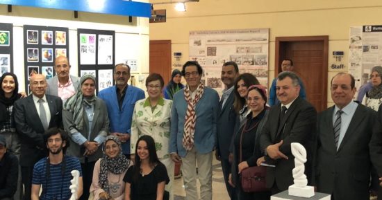 صور.. فاروق حسنى يفتتح معرض "الفنون والتصميم" لـ طلاب جامعيين 