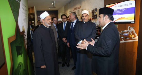 شيخ الأزهر يزور مركز إعادة التأهيل الدينى فى سنغافورة