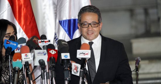 اليوم.. وزير الآثار يتوجه لفرنسا لافتتاح معرض كنوز مصرية