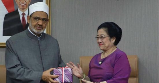 شيخ الأزهر: الدول تحتاج إلى مجالس حكماء لمنع تشويه القيم الإنسانية والأخلاقية