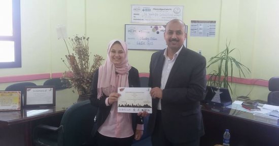 صور.. طالبة بكفر الشيخ تفوز بالمركز الأول عن مشروع عقار يفيد بعلاج مرضى السكر