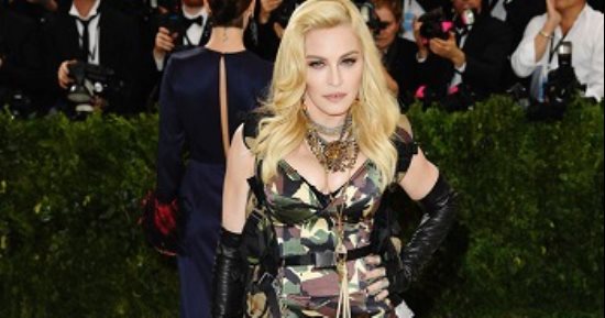 قبل أيام من حفل الـ" Met Gala".. أغرب 7 إطلالات لـ"مادونا" فى هذا المهرجان