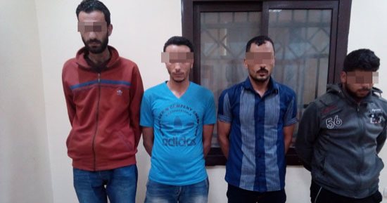 القبض على 4 متهمين وهروب آخر بعد تصويرهم شابا عاريا ومحاولة هتك عرضه بزفتى