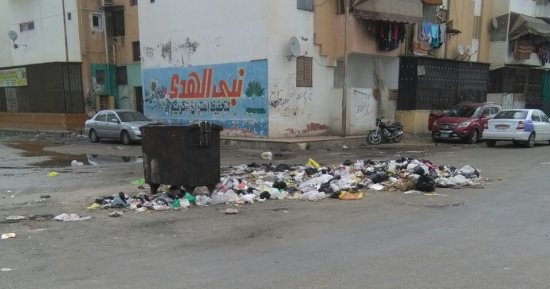 شكوى من تراكم القمامة أمام المنشآت الحكومية فى مركز سيدى سالم بكفر الشيخ