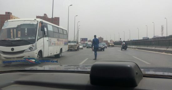 شاهد.. عجلة توت عنخ آمون على الطريق الدائرى فى طريقها للمتحف الكبير