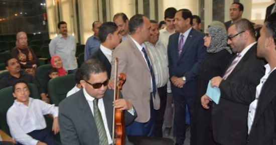 صور.. محافظ الغربية يكرم فريق كورال جمعية النور والأمل بطنطا