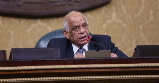 عبد العال يدعو النواب للالتزام بالبصمة: "اللى هييجى بعد الساعة 2 غياب"
