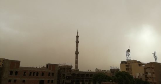 أمطار خفيفة على القرى والنجوع وتجمع سحب رعدية بسماء الأقصر