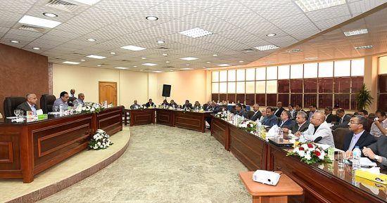تكليفات ورسائل حازمة فى اجتماع وزير الإسكان برؤساء المدن.. مدبولى: لدينا تكليفات رئاسية أضعاف ما أنجزناه فى 4 سنوات.. ولرؤساء المدن: فيه شغل نار مطلوب واللى مش هيقدر يقول.. وإزالة الإشغالات والباعة مسئوليتكم