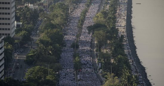 صور.. تنظيم مسيرة ضخمة لمكافحة الفقر فى الفلبين