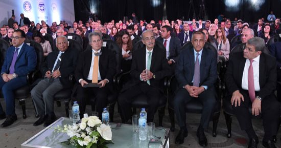 رئيس الوزراء: برنامج الإصلاح الاقتصادى حقق نجاحات فاقت التوقعات.. زيادة إيرادات السياحة وقناة السويس ومستوى قياسى للاحتياطى.. طارق عامر: إلغاء جميع القيود على النقد الأجنبى.. والتخطيط: نستهدف تحقيق نموا مستداما