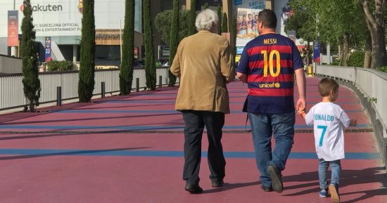 لقطة رائعة على أبواب كامب نو قبل انطلاق الكلاسيكو