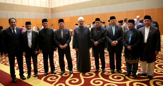 شيخ الأزهر يلتقى قادة المؤسسات الدينية والقضائية فى سلطنة بروناى