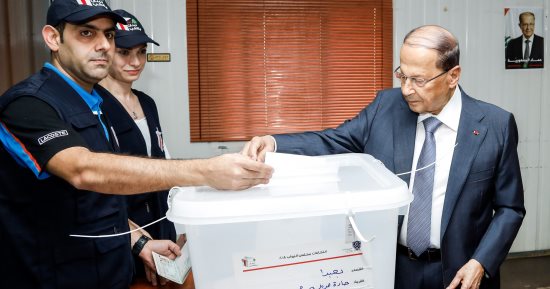 الرئيس اللبنانى بعد الإدلاء بصوته فى انتخابات البرلمان:نمارس أهم عملية وطنية