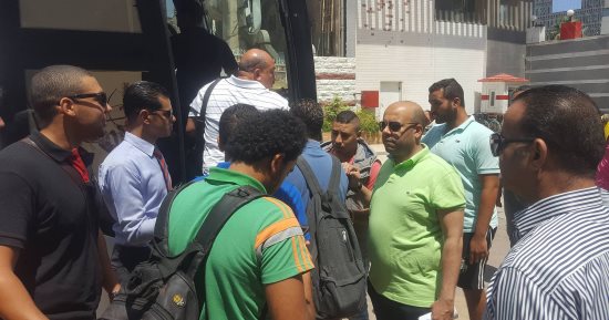 صور.. جماهير الزمالك تتوجه لبرج العرب لحضور نصف نهائى كأس مصر