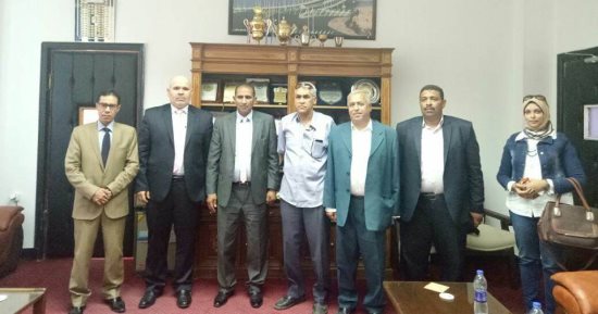 صور.. رئيس جامعة أسوان يستقبل دبلوماسى ليبى لتسجيل درجة الدكتوراه فى الإعلام 